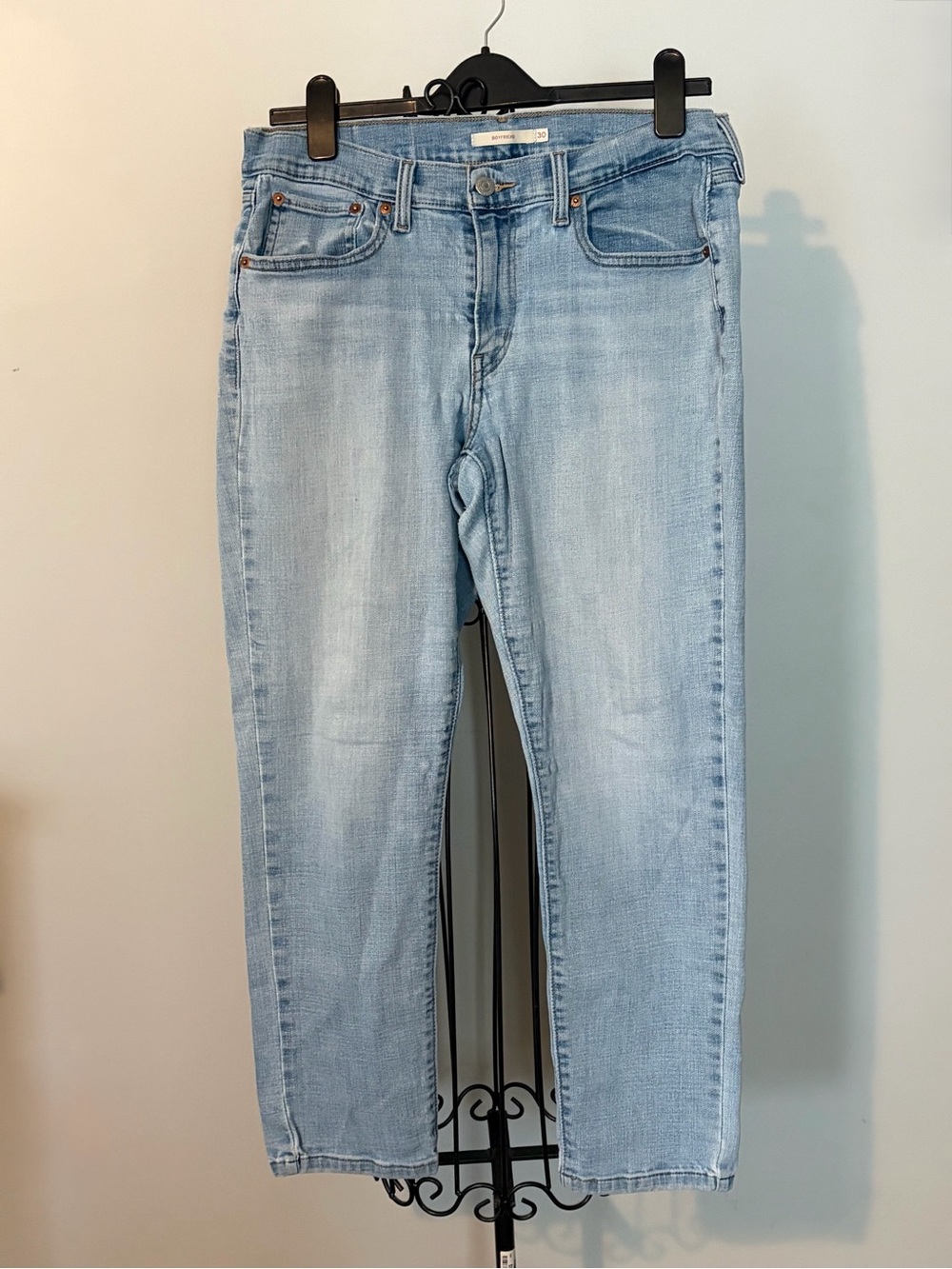 Levi’s women’s size 30 length 27 boyfriend fit Light Wash Straight Leg Jeans